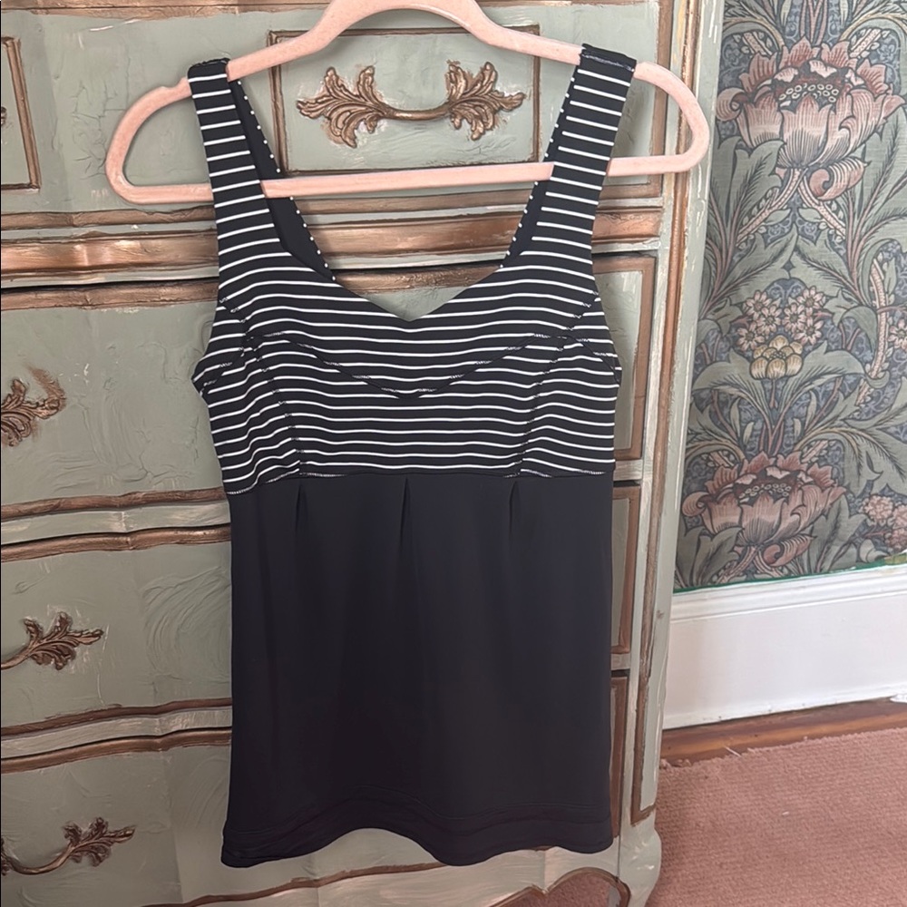 Lululemon size 8 Perfect Condition Black and White Striped Women's Top